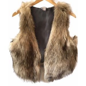 Dividend Faux Fur Vest Size 12